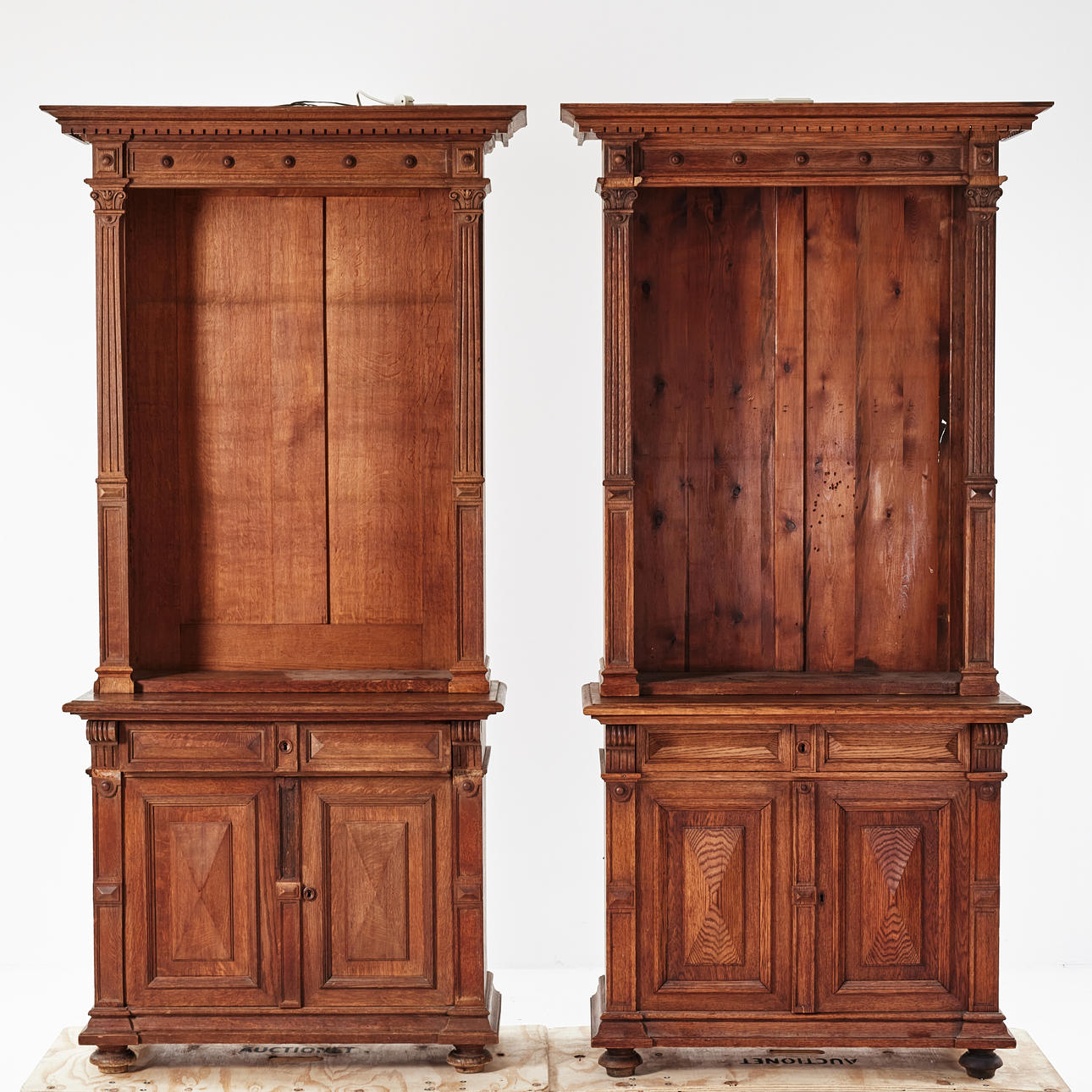 A pair of bookcases, second half of the 19th century, Neo-Renaissance, veneered in oak, sculpted decor, turned feet.