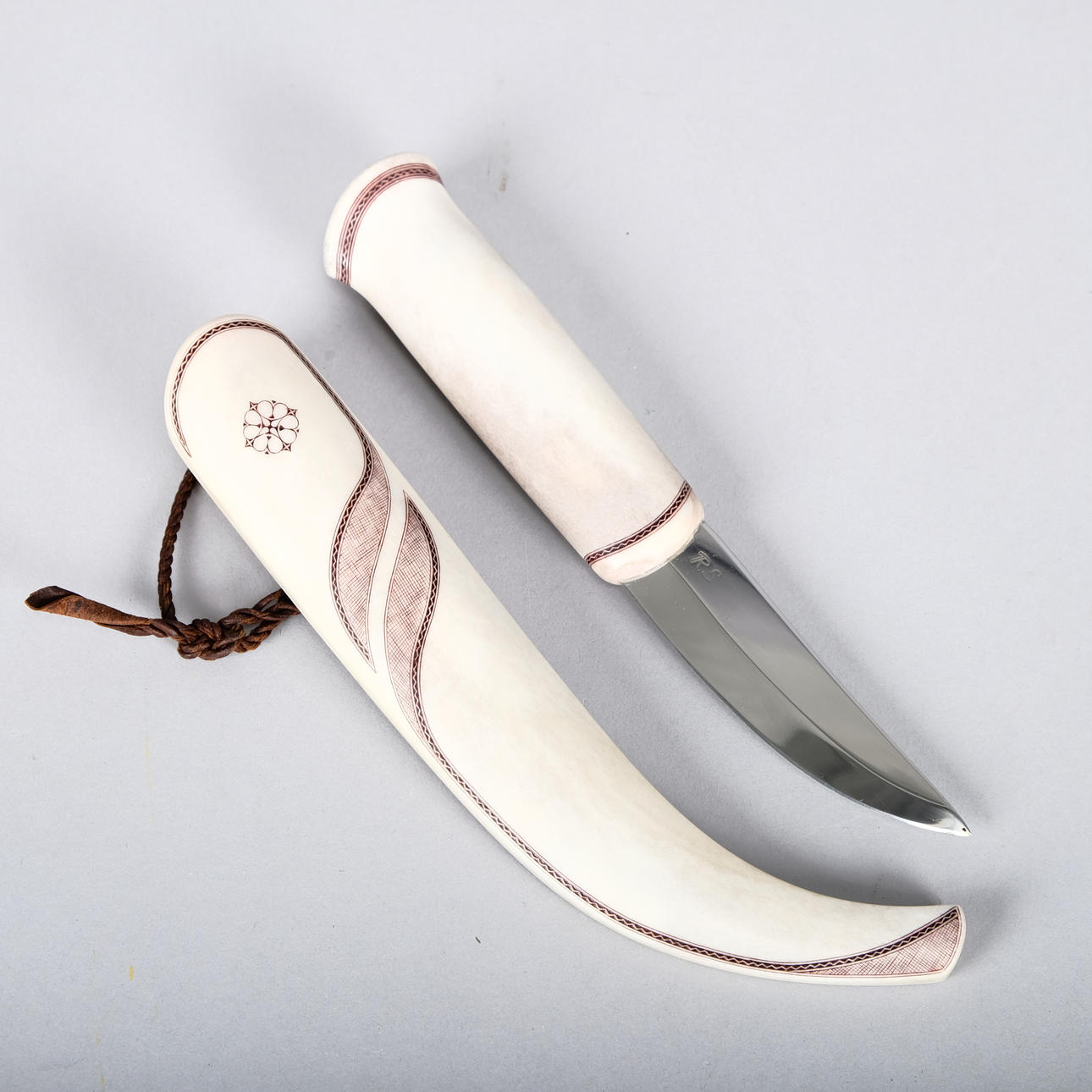 ROGER SAITTON. Helhornskniv, Signed, 2005.