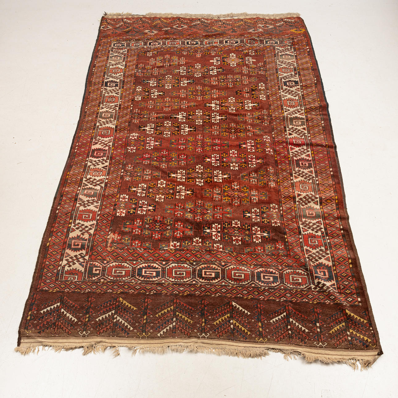 TÆPPE, orientalsk, nomademønster, ca 305 x 188 cm.