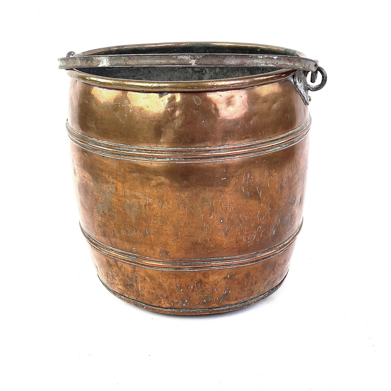 A 18th/20th century copper bucket.