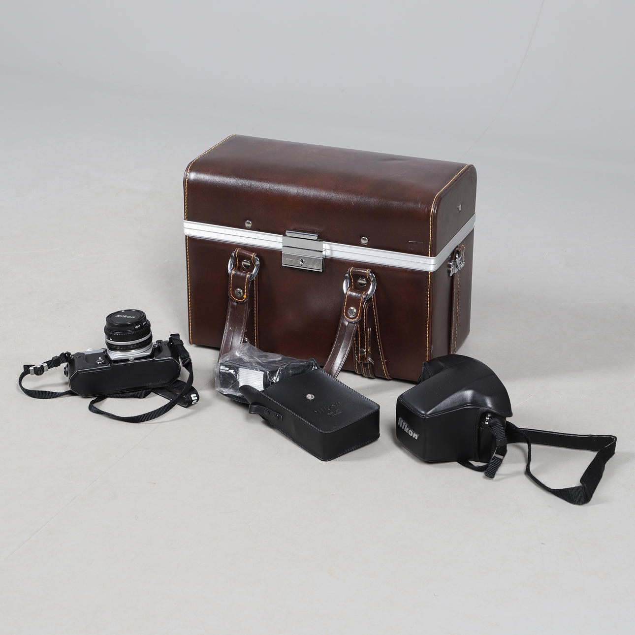 A NIKON FE SLR CAMERA, A NIKON FM SLR CAMERA, AND A QUANTITY OF LENSES & ACCESSORIES.