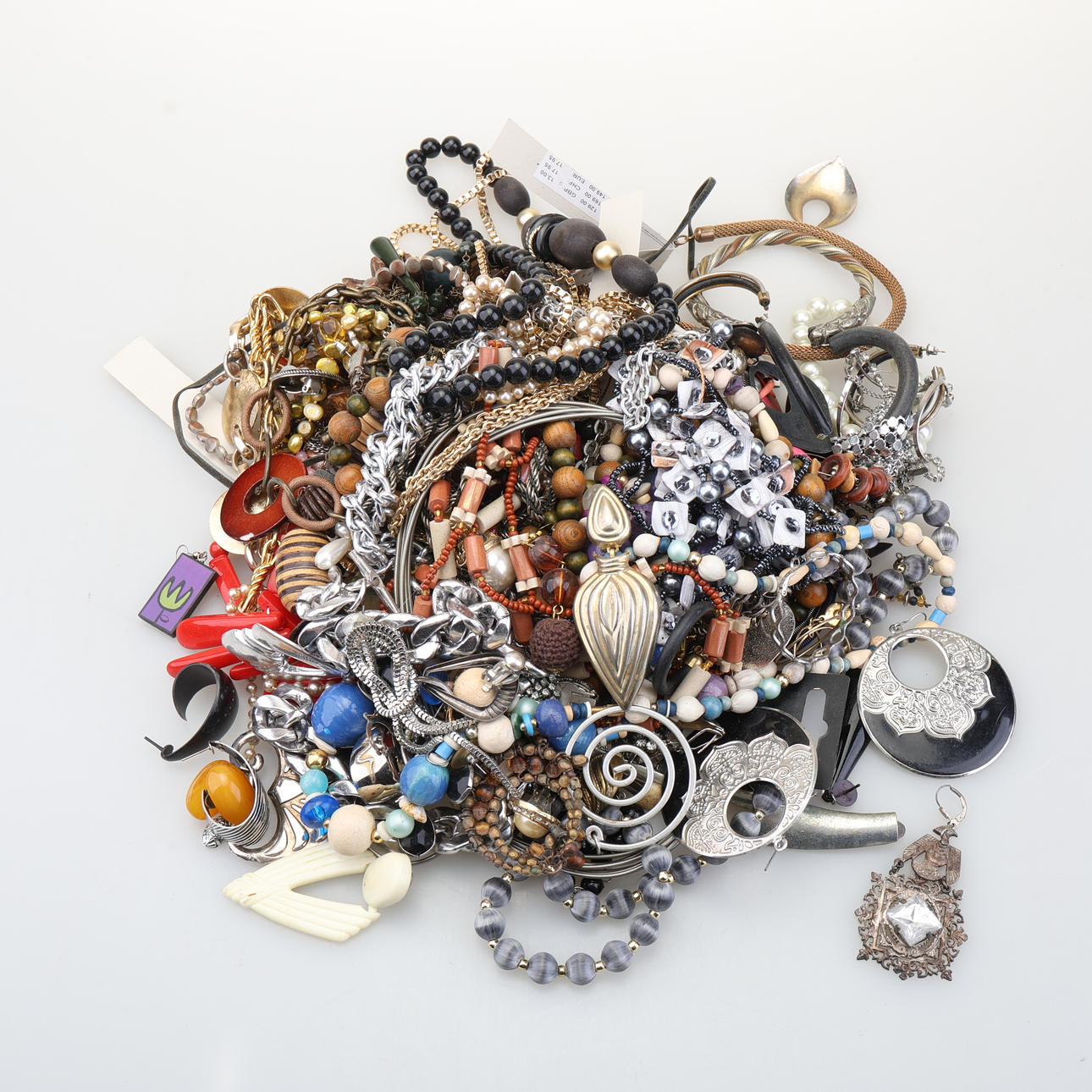 BIJOUTERIE, gemischter Schmuck.