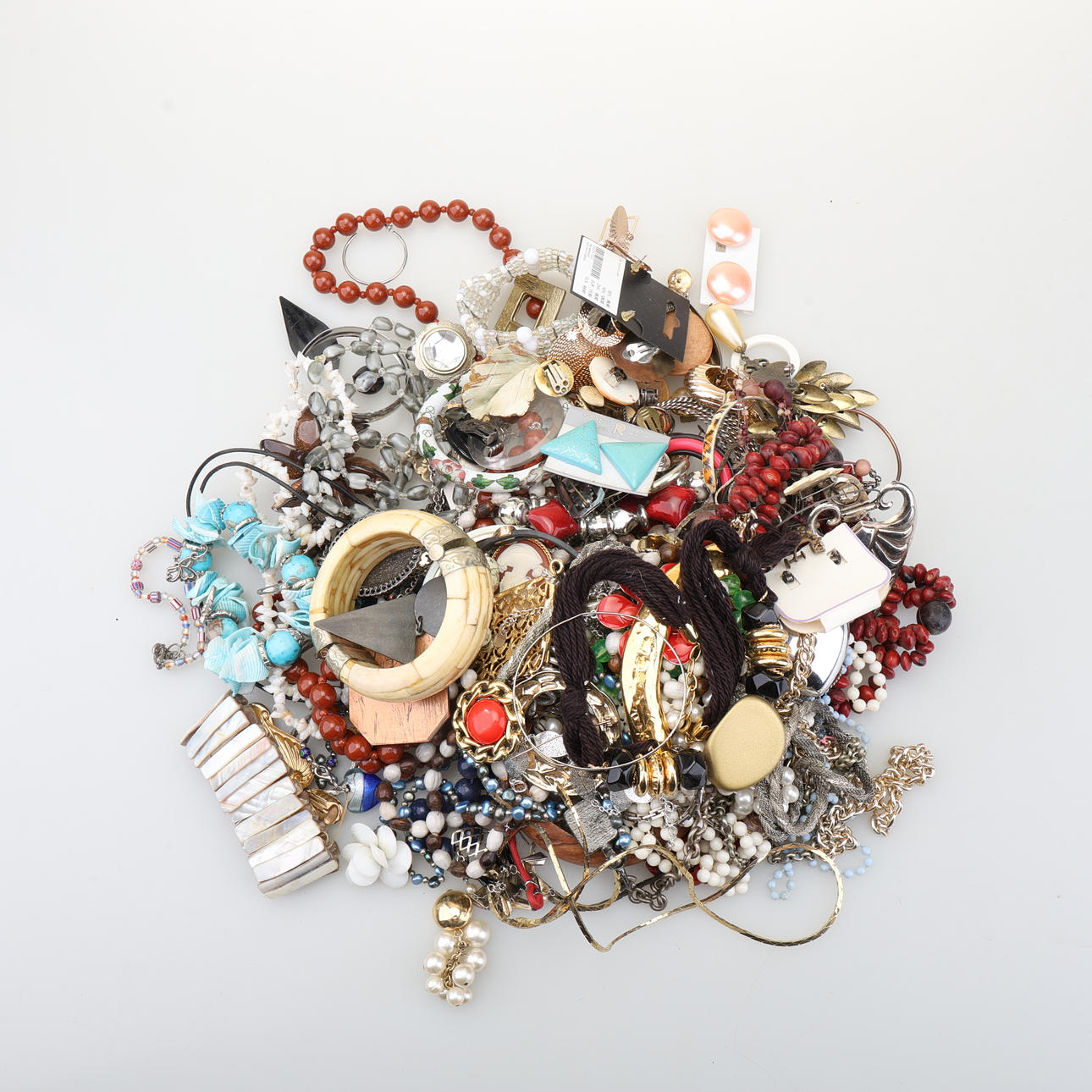 BIJOUTERIE, gemischter Schmuck.