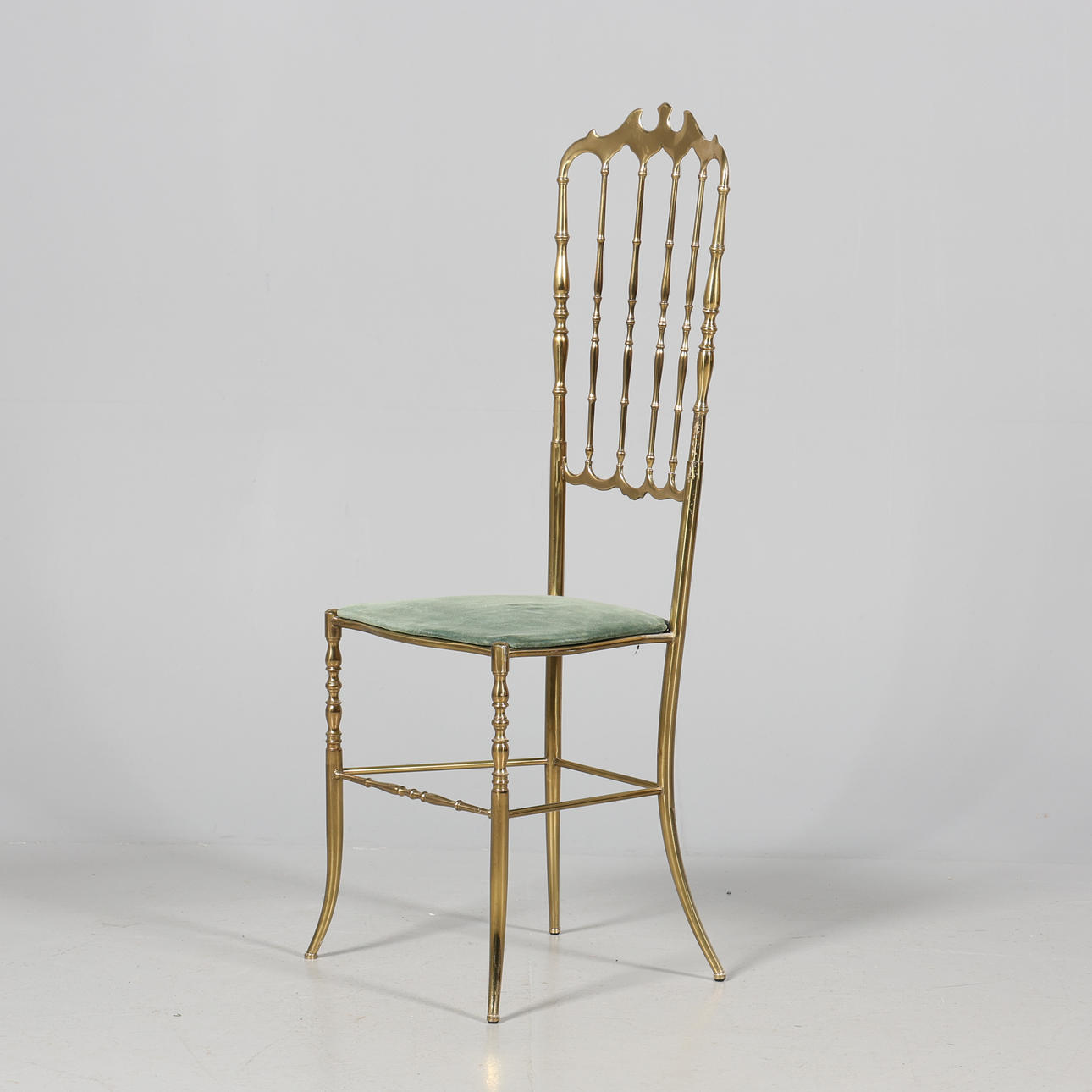 Ein Stuhl, Metall, Modell Chiavari.