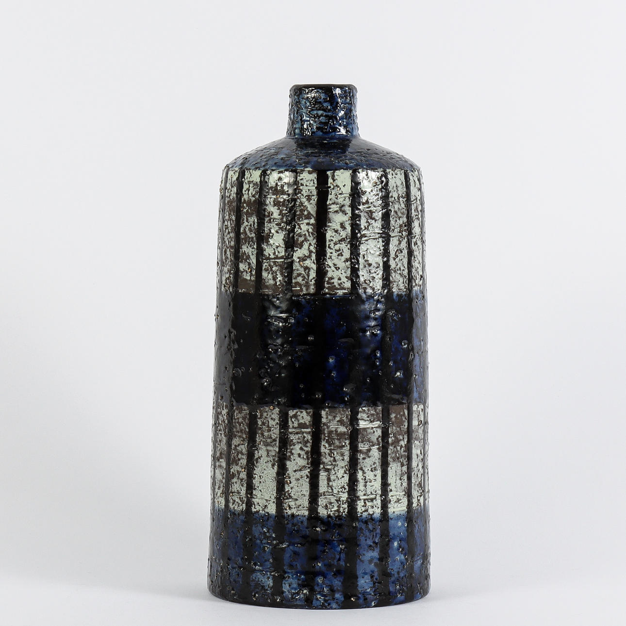 INGRID ATTERBERG. Vas, modellnummer "2314" ur serien "Chamotte", Upsala Ekeby.