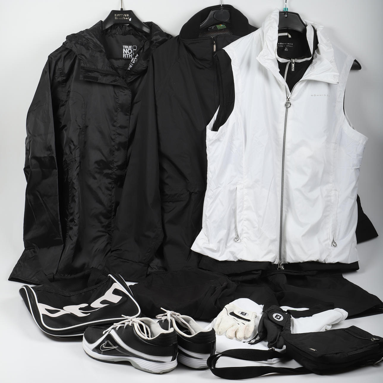 GOLFKLÄDER M.M., dam, bl. a. Röhnisch och Nike.