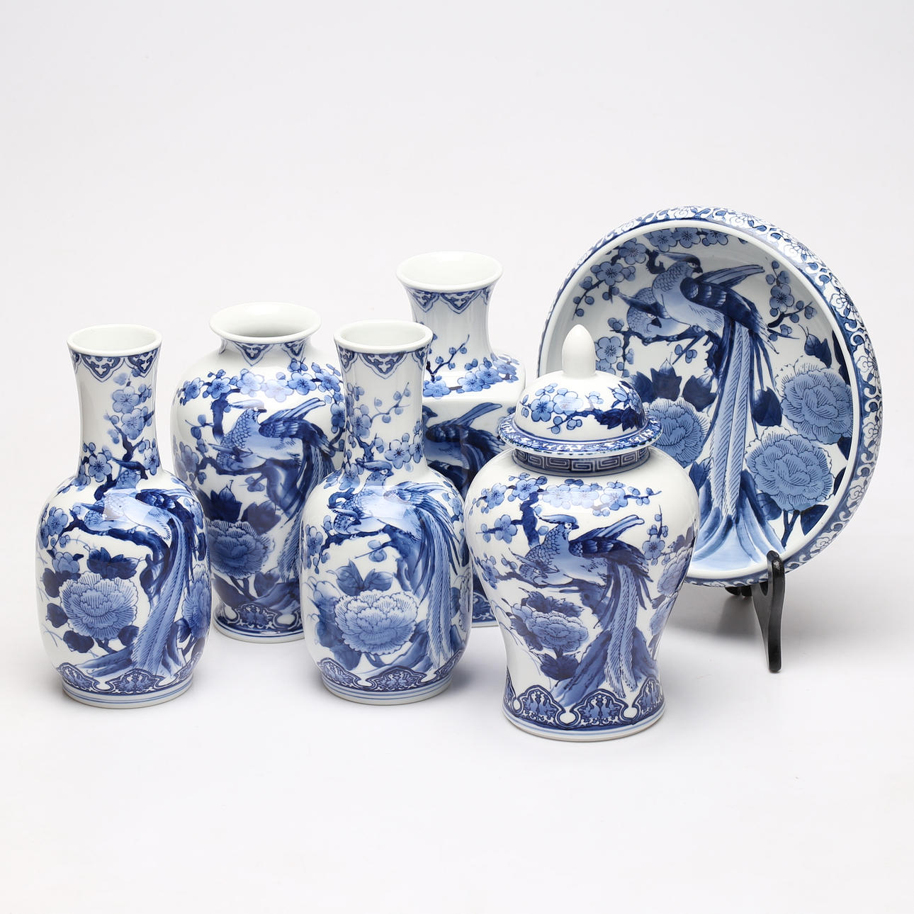 ORIENTAL OBJECTS, 6 pieces, Imari, Japan.
