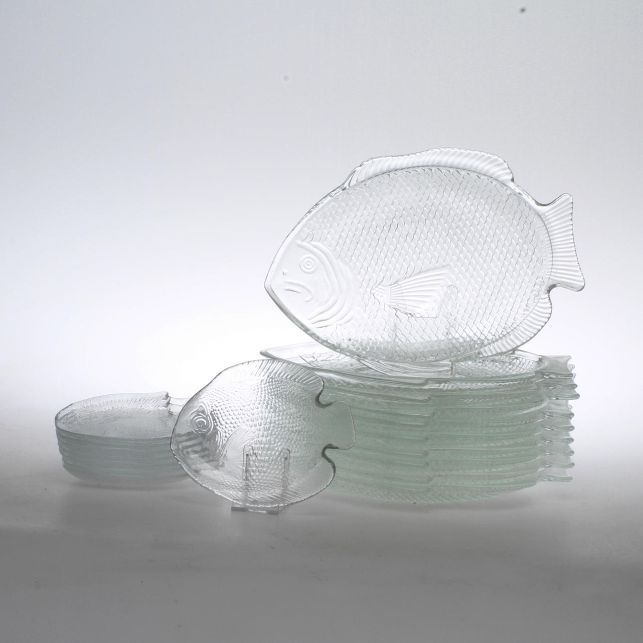 FISKFAT, 18 st, glas, 1900-tal.