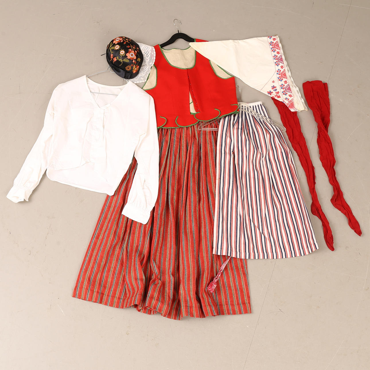 SKEDEVIDRÄKT, folkdräkt, Östergötland.