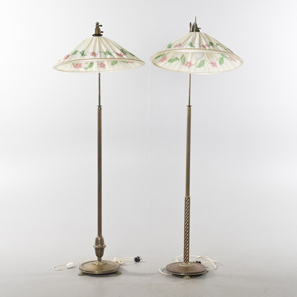 STEHLAMPEN, 2 Stück, Metall/Messing, 20. Jahrhundert.