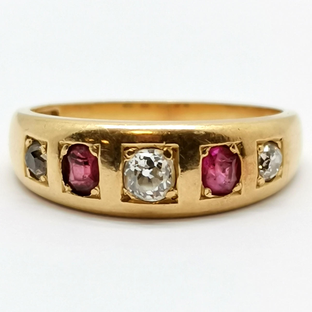 18KT GULD RUBIN & DIAMANT SIGØJNERRING.