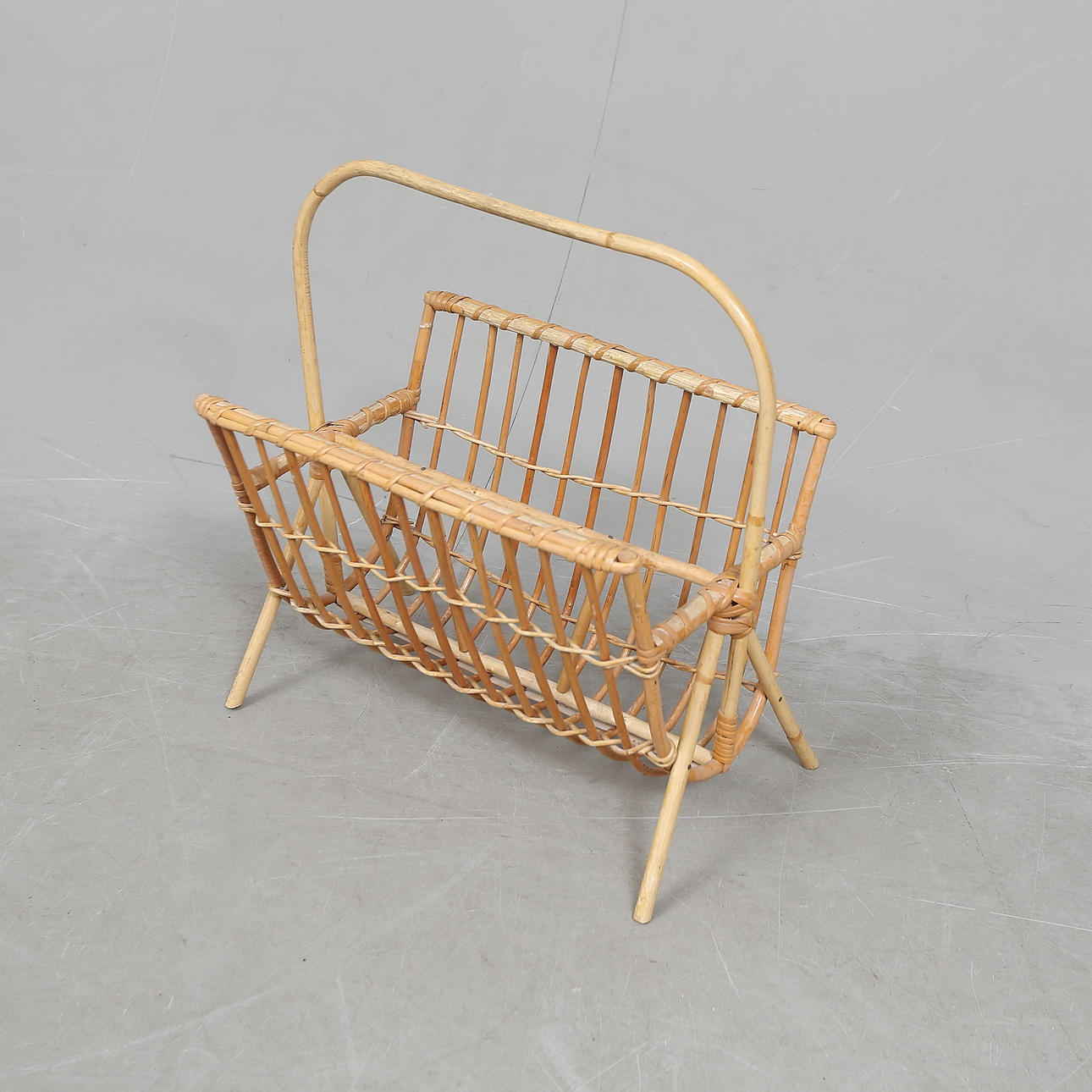 TIDNINGSSTÄLL, bambu/rotting, 1900 tal.