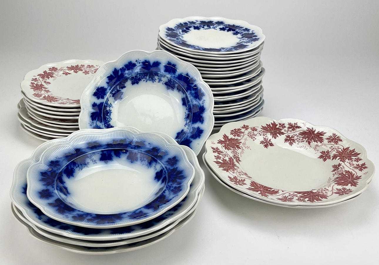 Et sæt med 38 stykker, flintware, „Vine“, Arthur Percy, Gefle.