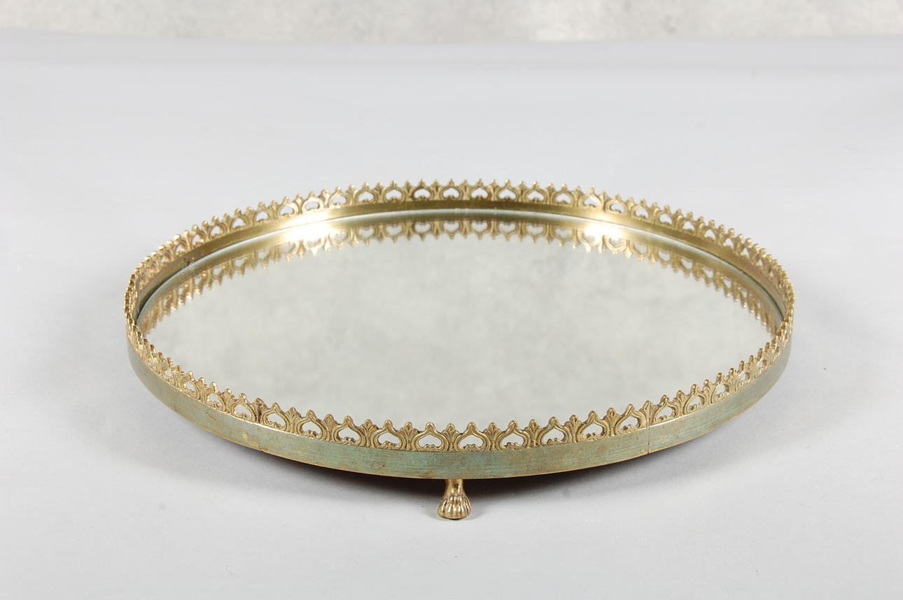 BORDSPLATEAU, på 3 fötter, med spegel, 1900-tal.