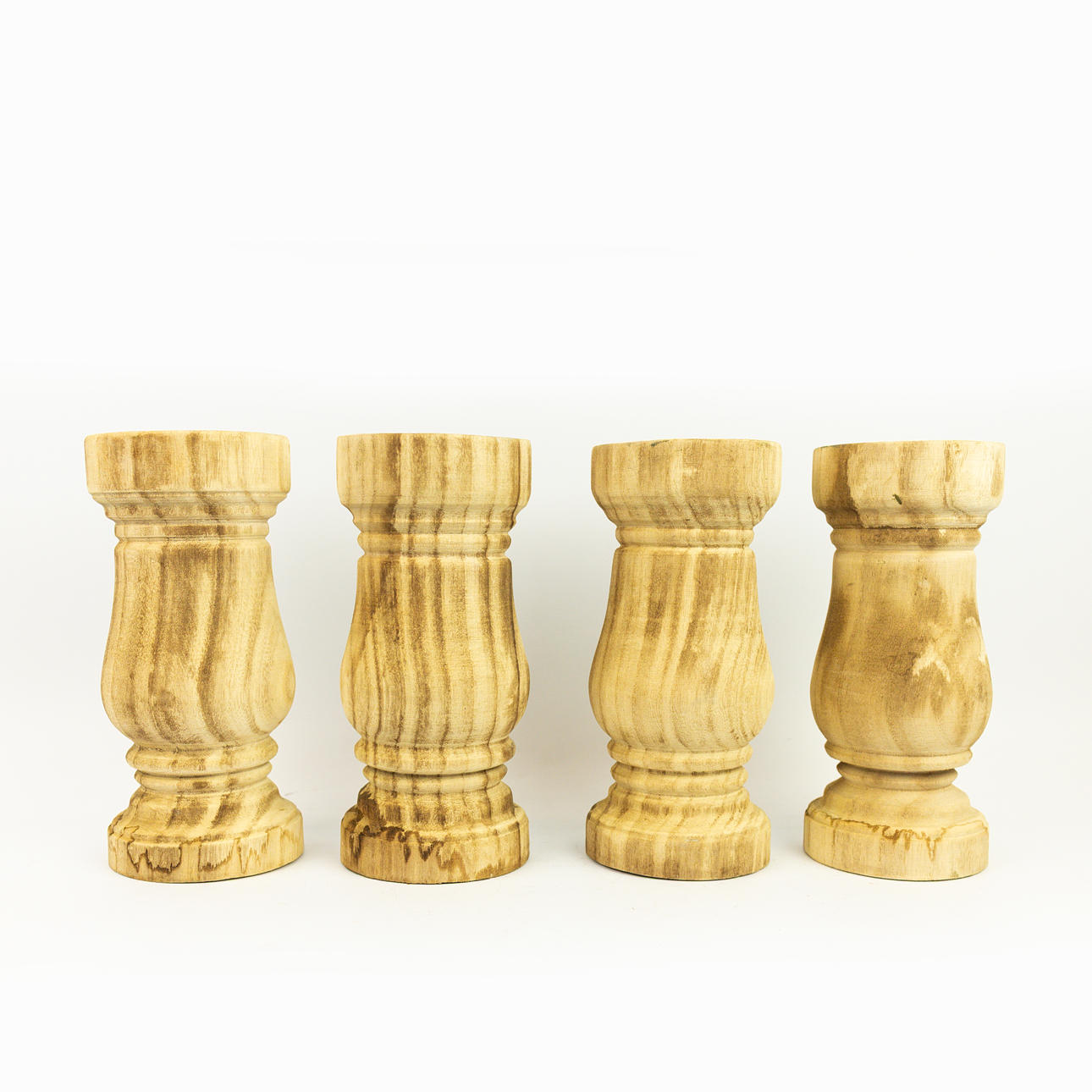 4 VRIDNA TRÄLJUSSTAKAR.