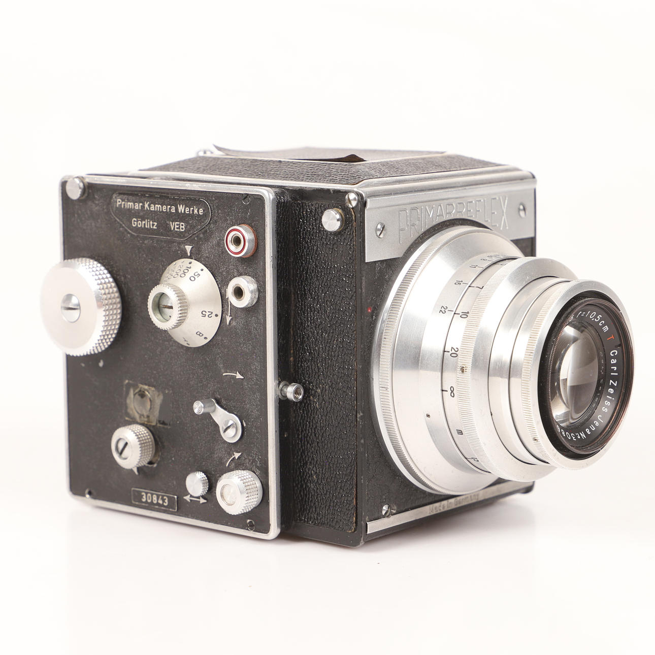 Una cámara «Primar-Reflex», Werk Görlitz, Alemania.