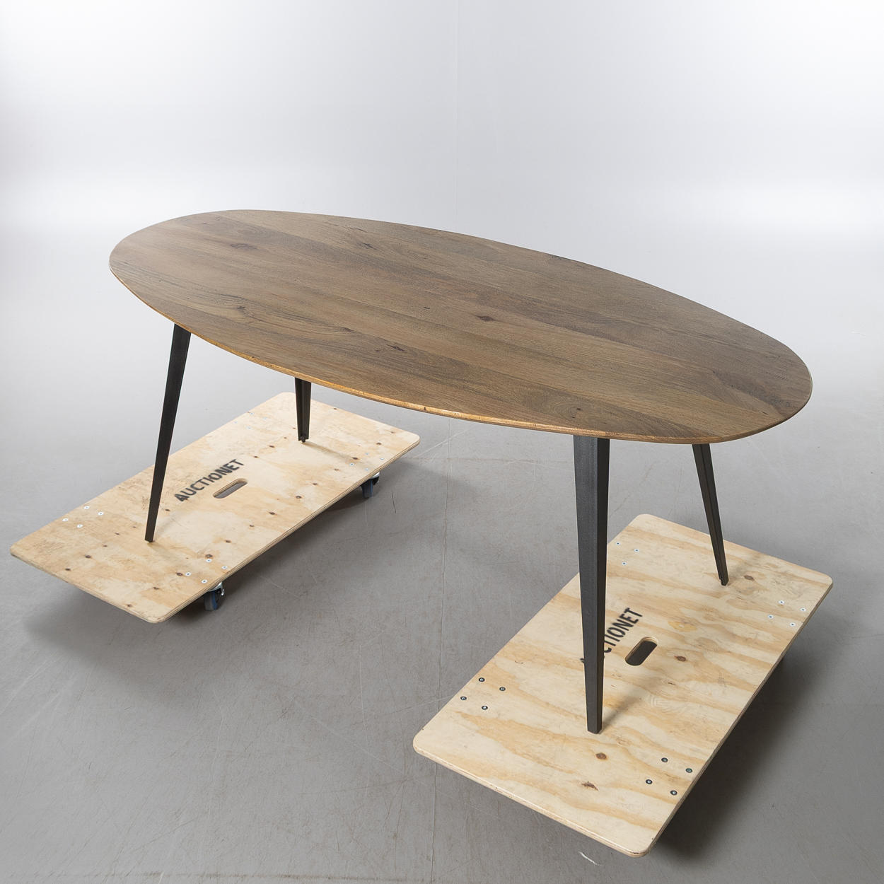 ESSTISCH, MODERN, METALLGESTELL UND HOLZPLATTE.