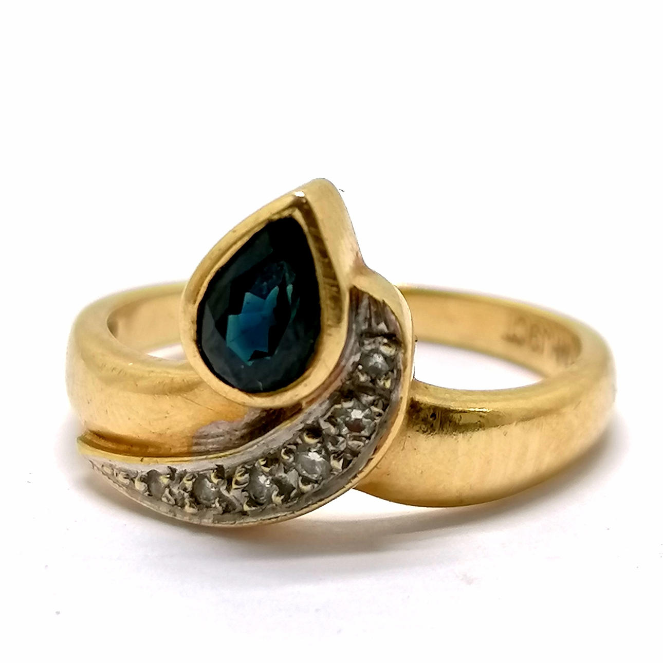 9CT GULDPÄRONFORMAD SAFIR & DIAMANT RING.