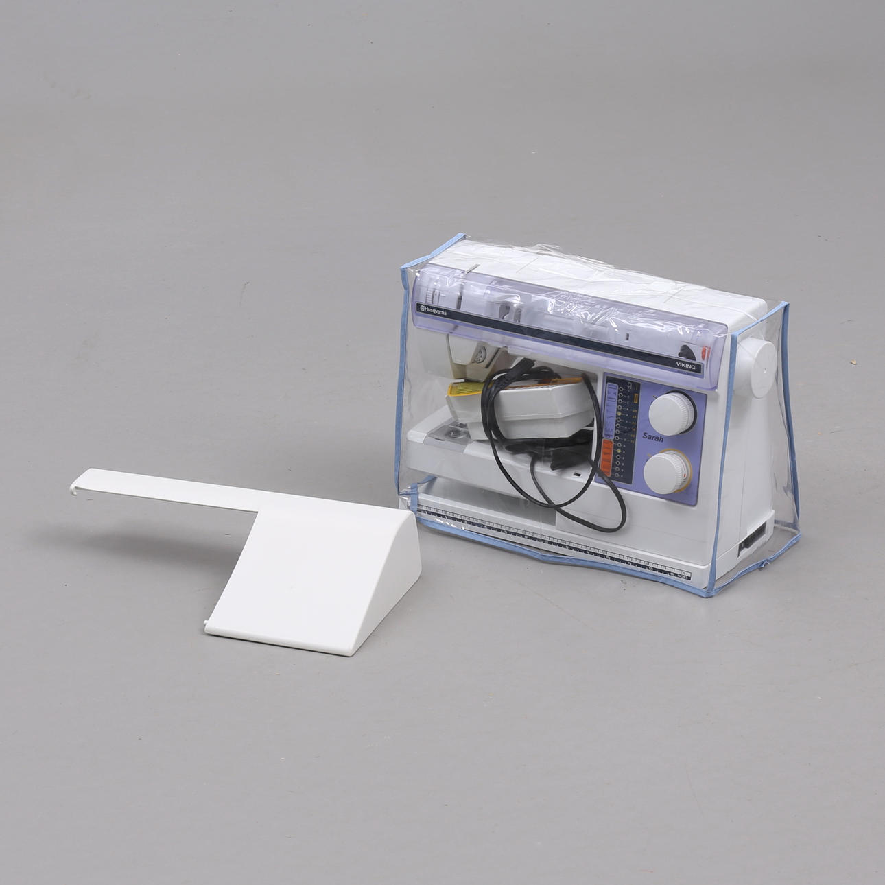 SEWING MACHINE, Husqvarna Viking “Sarah”.