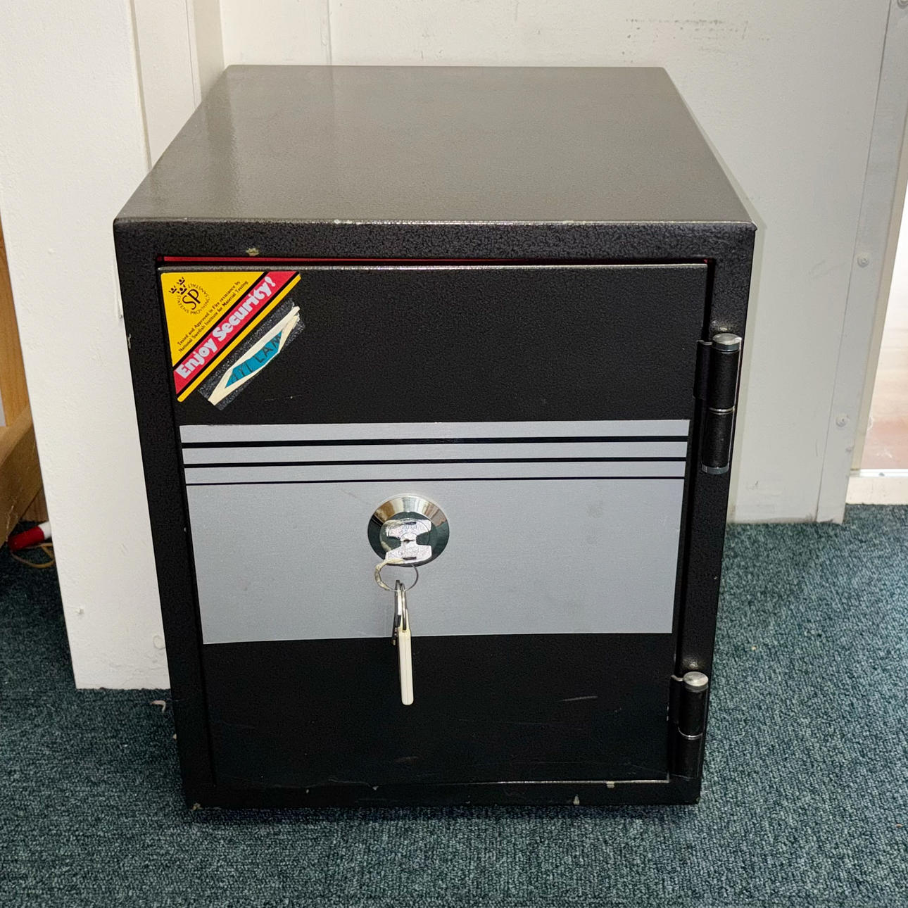 SAFETY CABINET/SAFE WITH KEY, CONTEMPORARY.