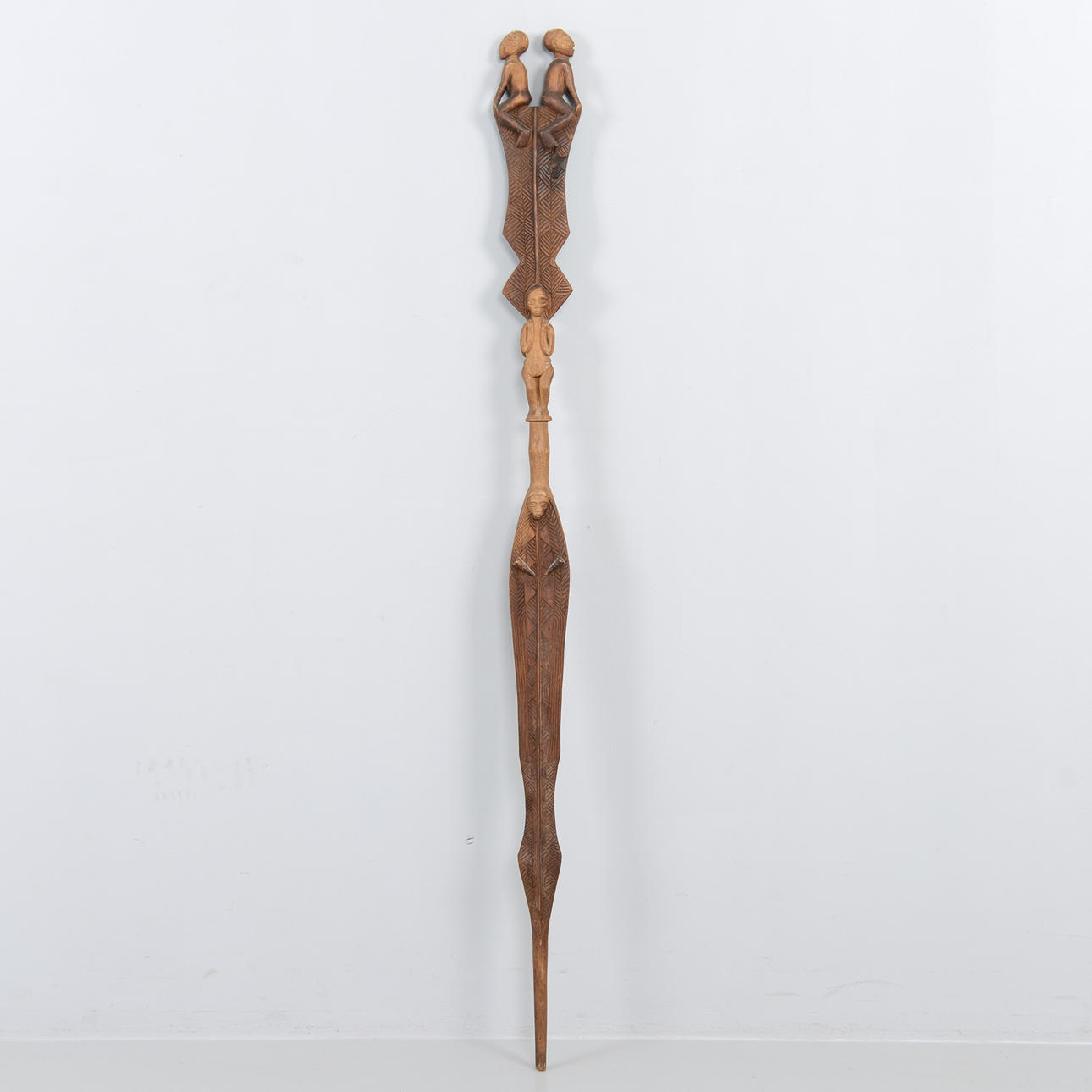 STAB, geschnitztes Holz, Afrika.