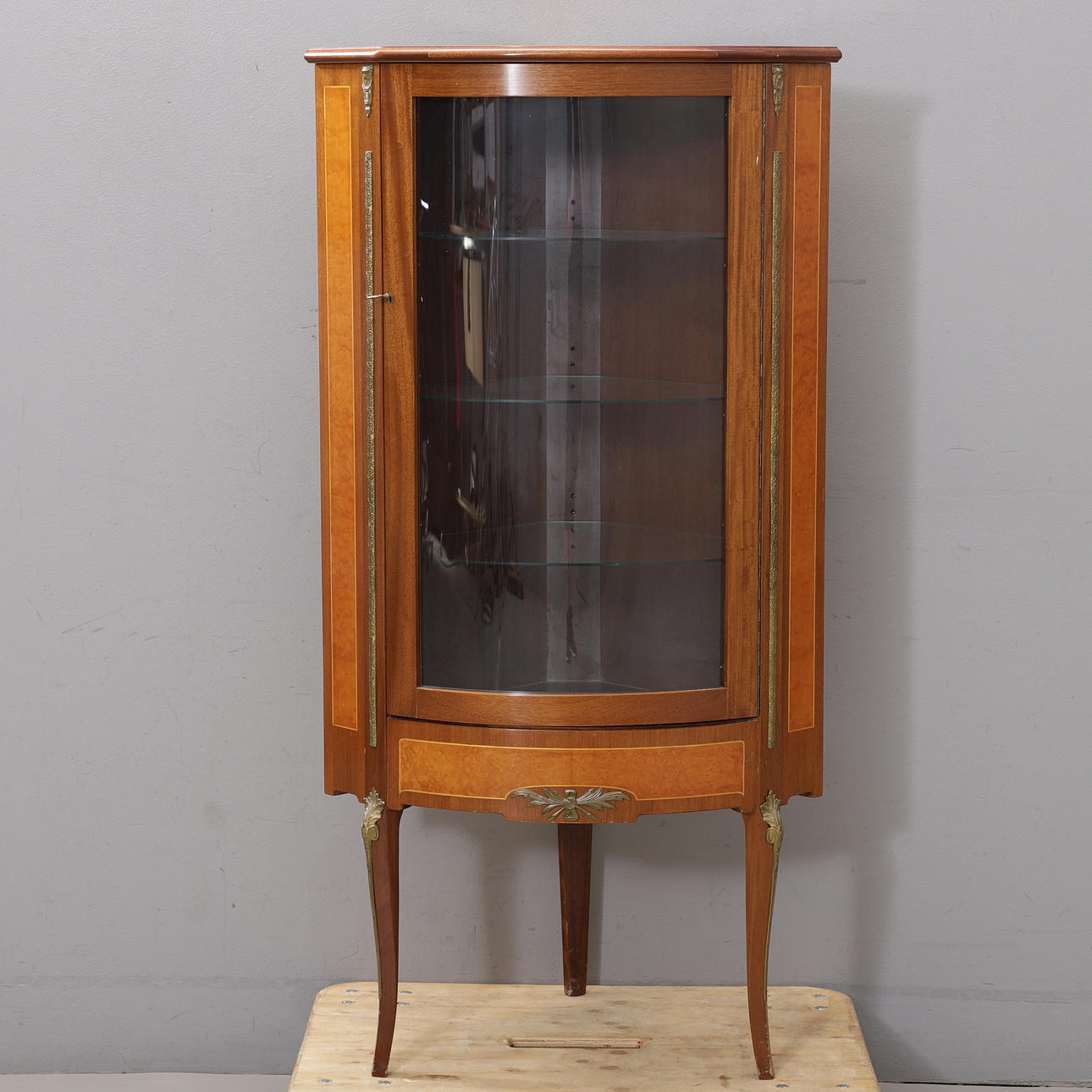 HJØRNESKAB, 1900-talets anden halvdel.