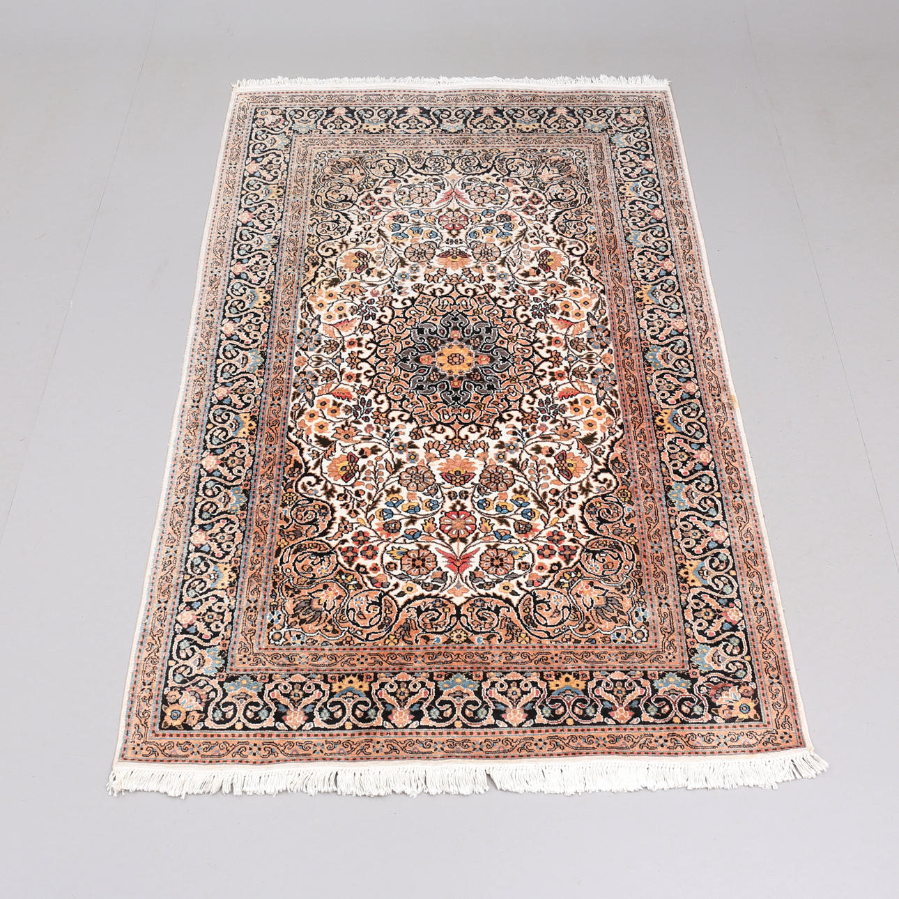 ORIENTTEPPICH, handgeknüpft, 136x218cm.