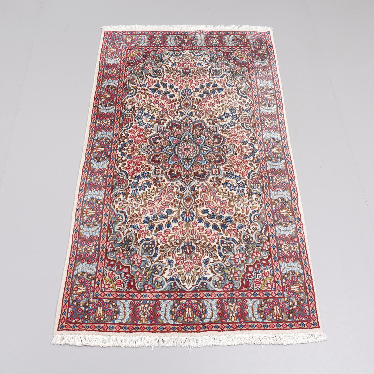PERSIAN CARPET, hand-knotted, 120x212cm.
