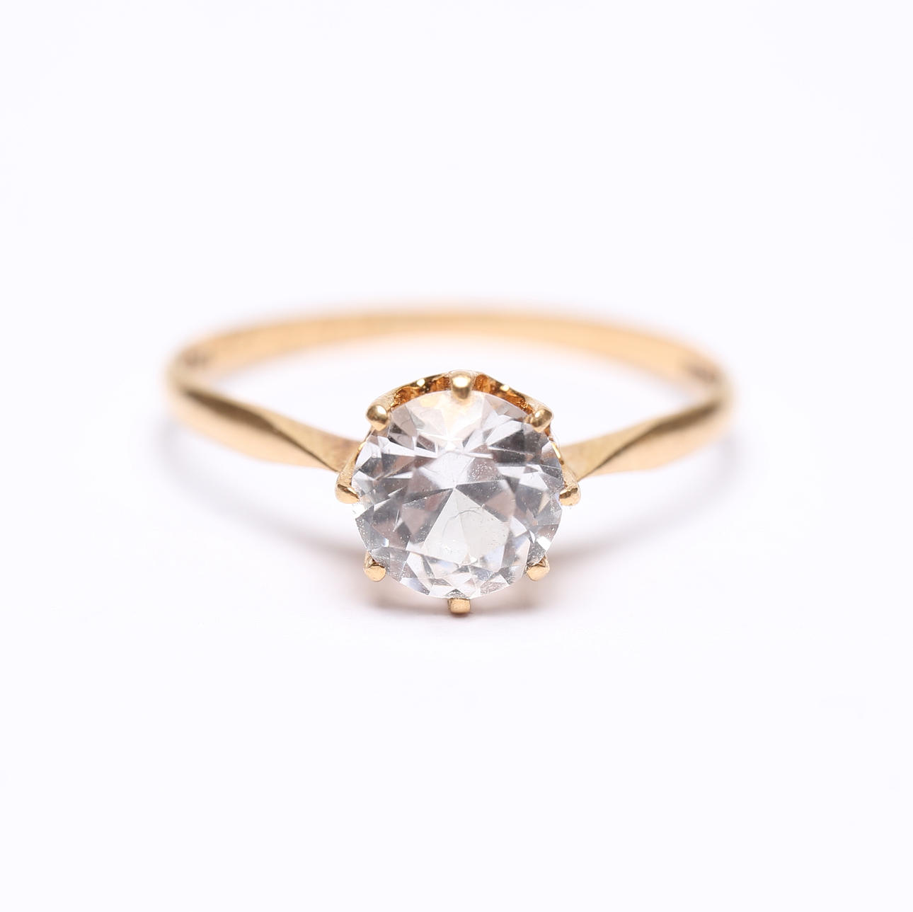 RING, 18K guld, med vit sten. Vikt ca 1.5gram. Smycken & Ädelstenar ...