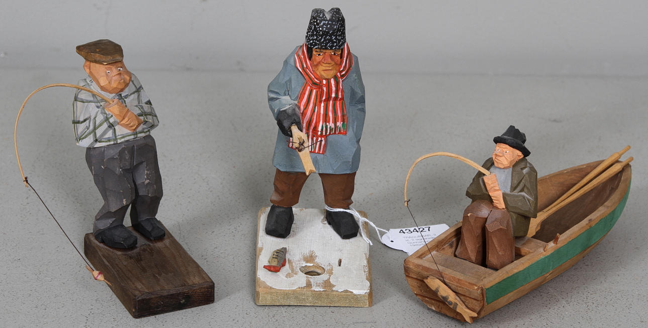 TRÄGUBBAR, 3 st, 2 signerade Gunnarsson, 1940/50-tal.