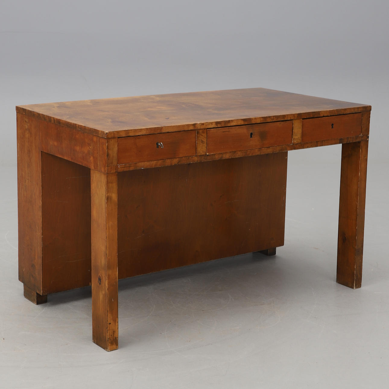 A 1930s funkis desk.