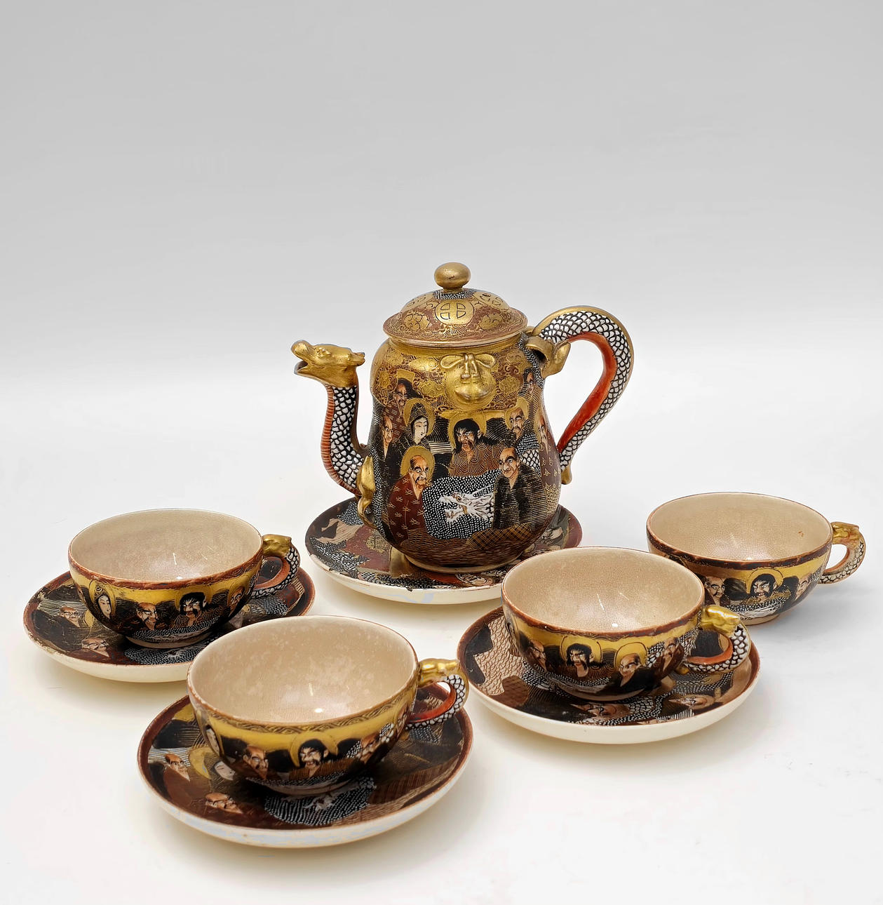 JUEGO DE CAFE SATSUMA. TRES SERVICIOS.