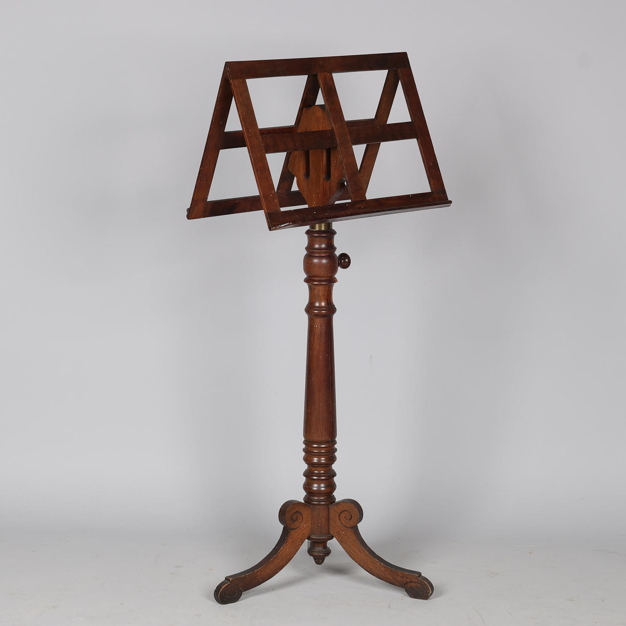 Höhenverstellbares Notenpult ca.1900.