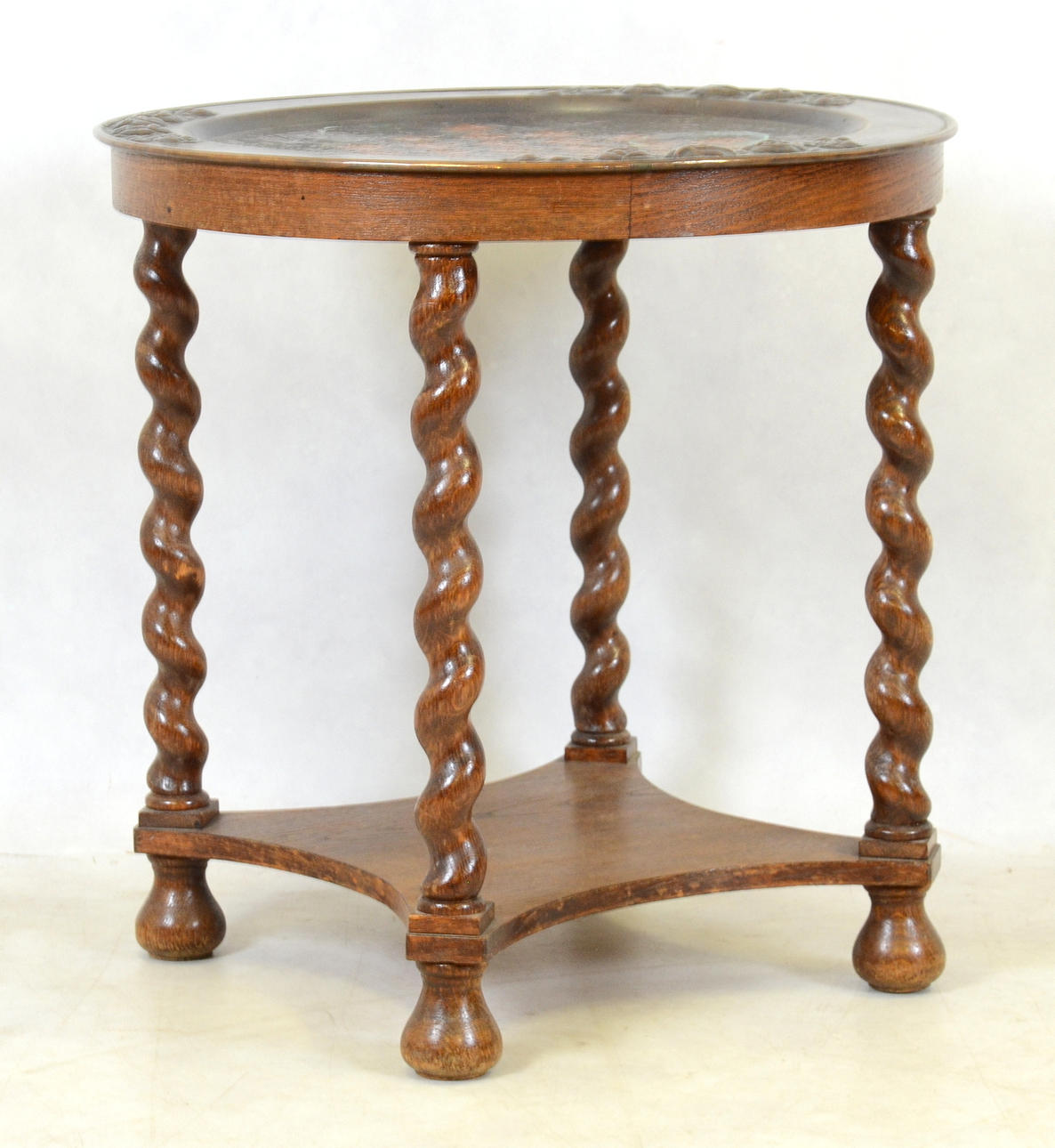 RÖKBORD med kopparbricka, 1900-talets första hälft.