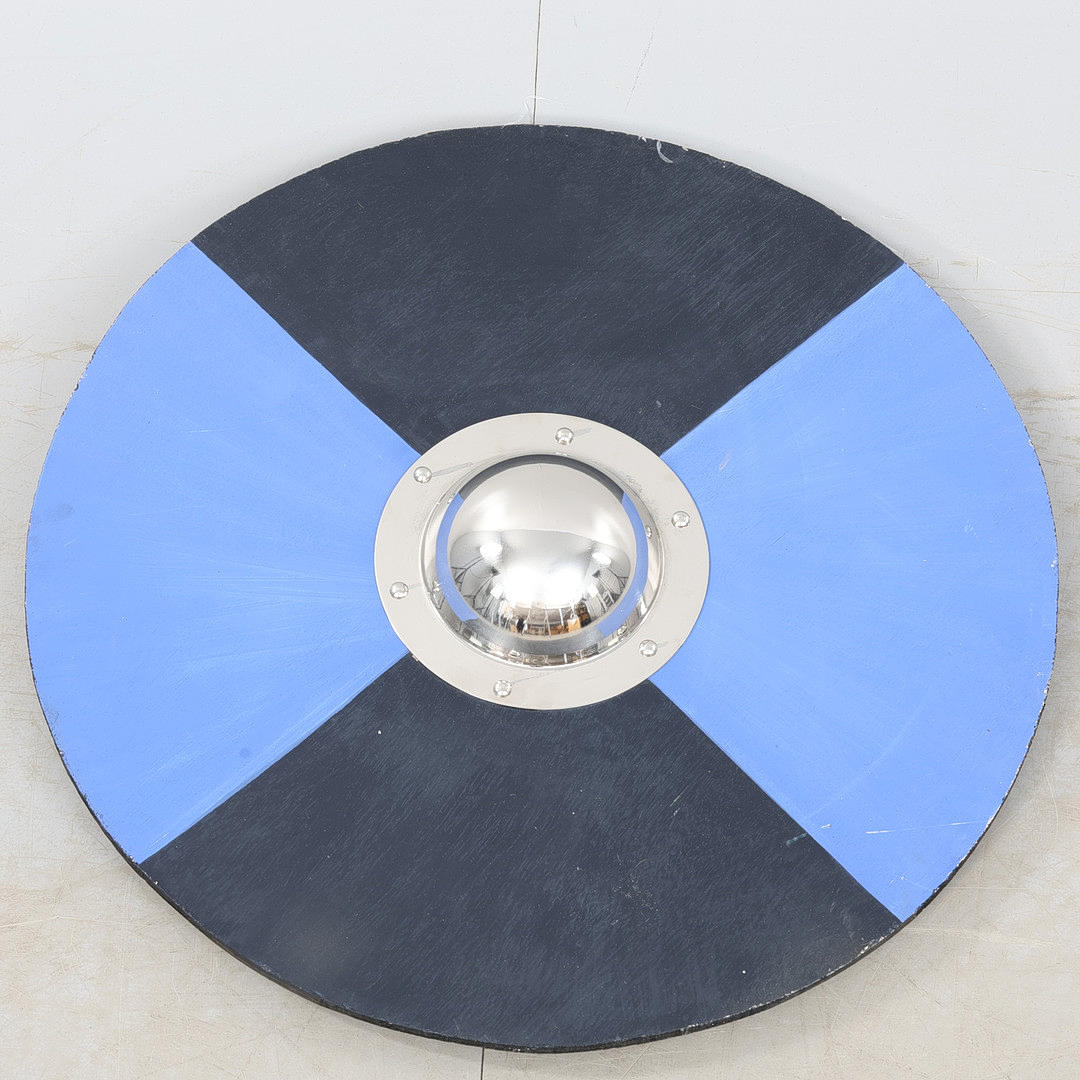 SKÖLD. Vikinga-stil, trä, samtida replika.