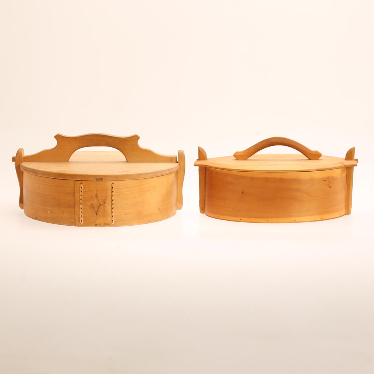 Fejeposer, 2 stk., træ.