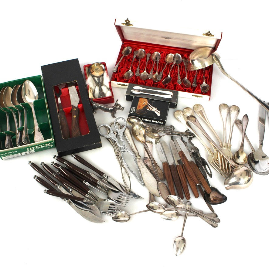 PALJON UUSIA HOPEA-ESINEITÄ, 1 laatikko.