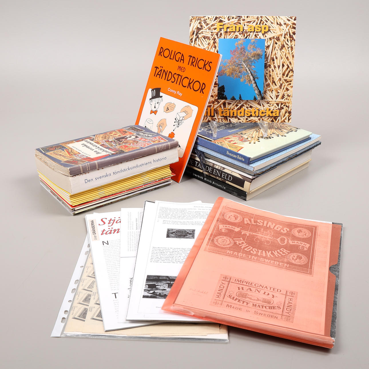 BÖCKER mm OM TÄNDSTICKOR, 33 st, 1900-tal.