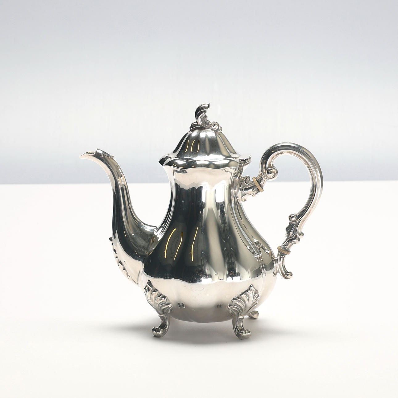 KAFFEKANNA. Silver, rokokostil.