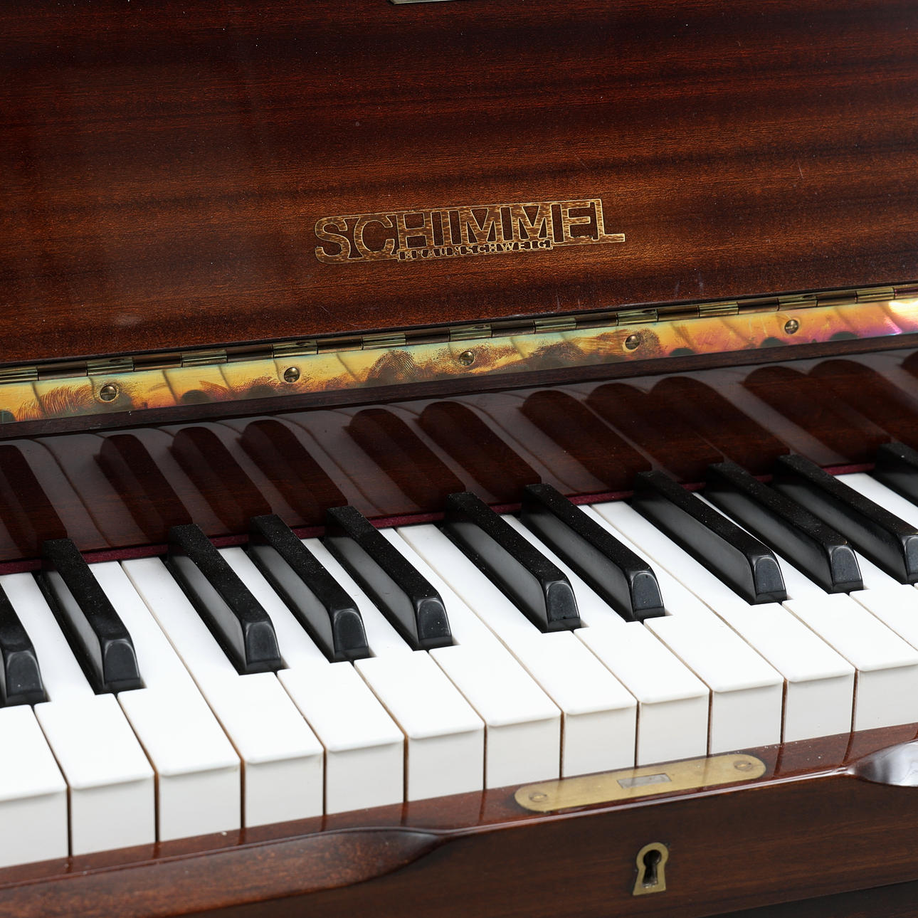 PIANO, Schimmel.