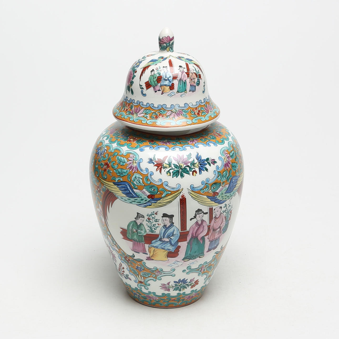 A modern Chinese ceramic LOCK-URNA.