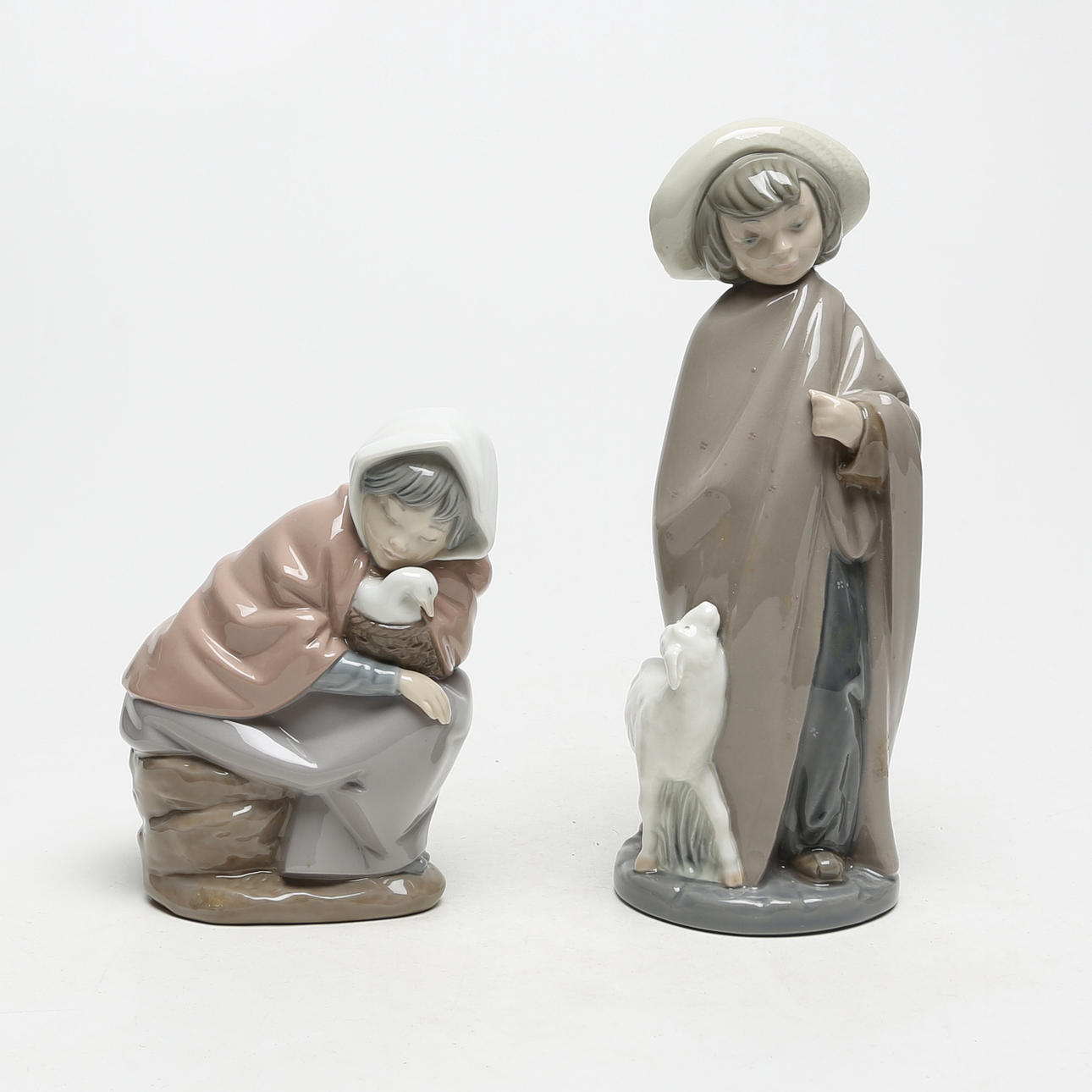 A set of 2 porcelain figurines, Nao.