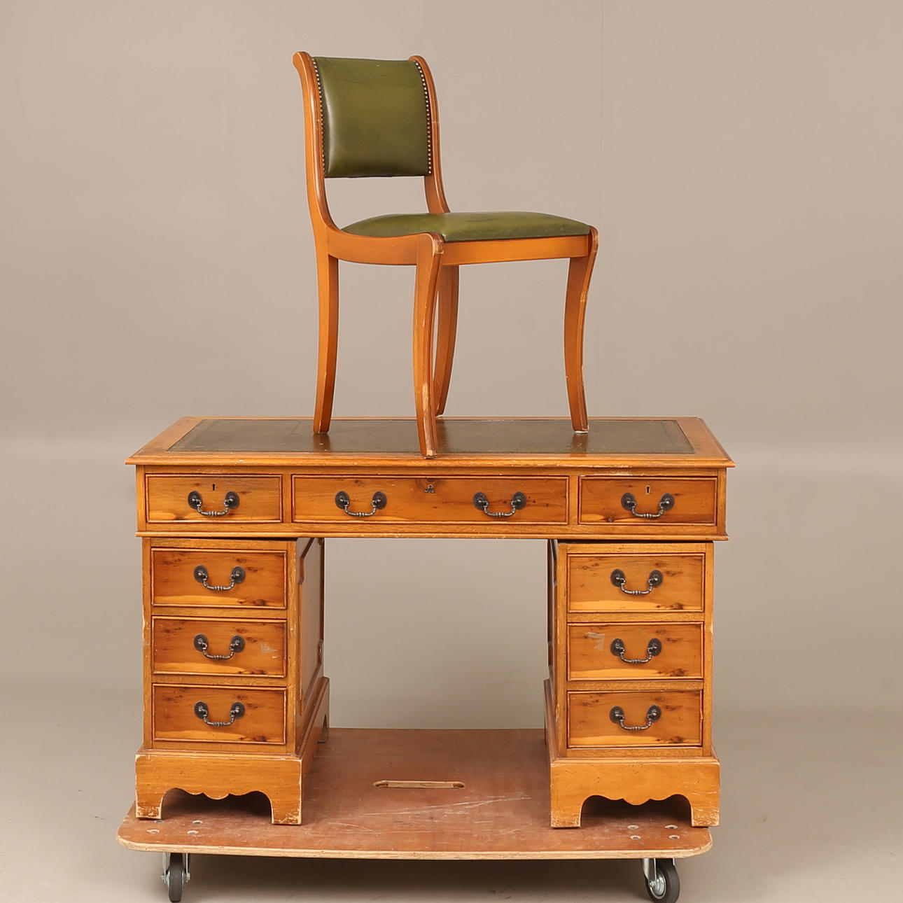 TYÖPÖYDÄT. TYÖPÖYTÄ TUOLI. 1900-luku.