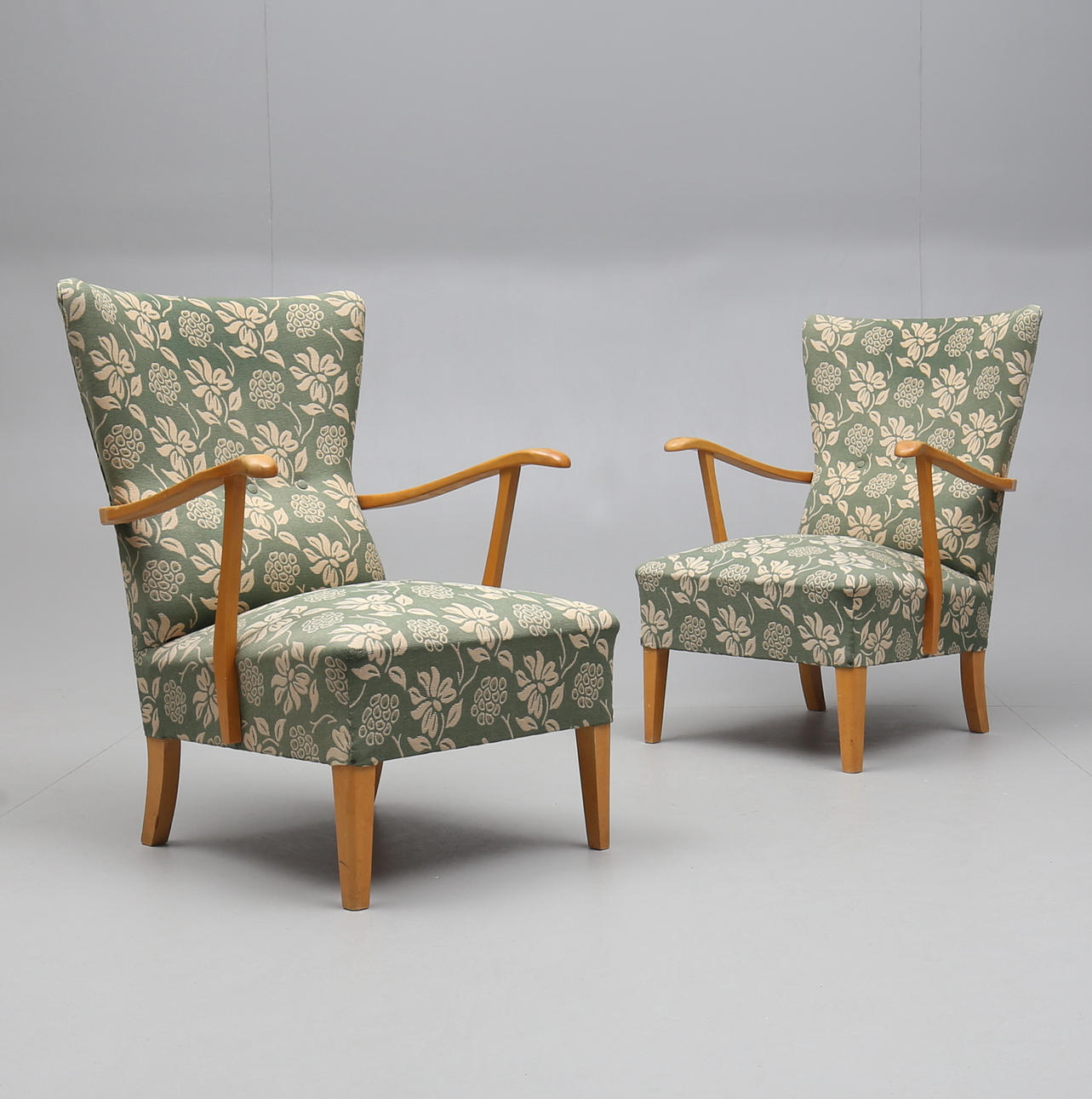 FÅTÖLJER, 1 par, 1900-talets mitt.