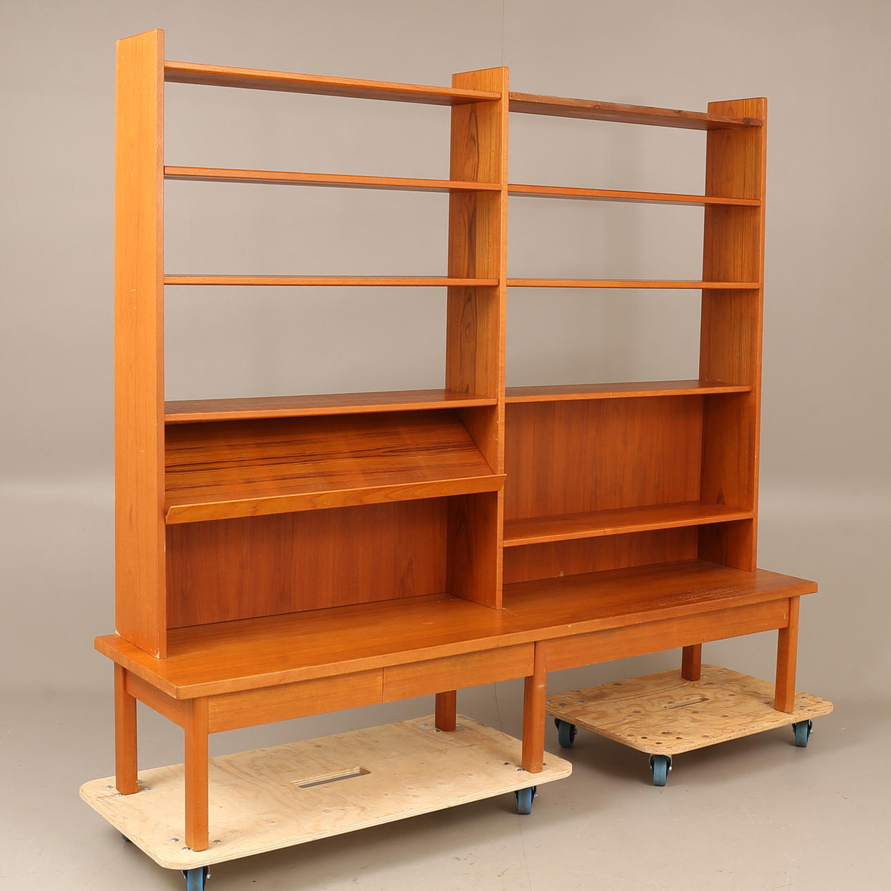 Shelving system, 20th century.