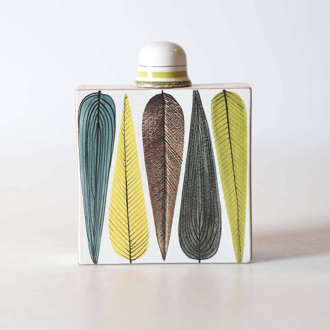 STIG LINDBERG. tedosa, faience, Gustavsberg, signed with studio hand.