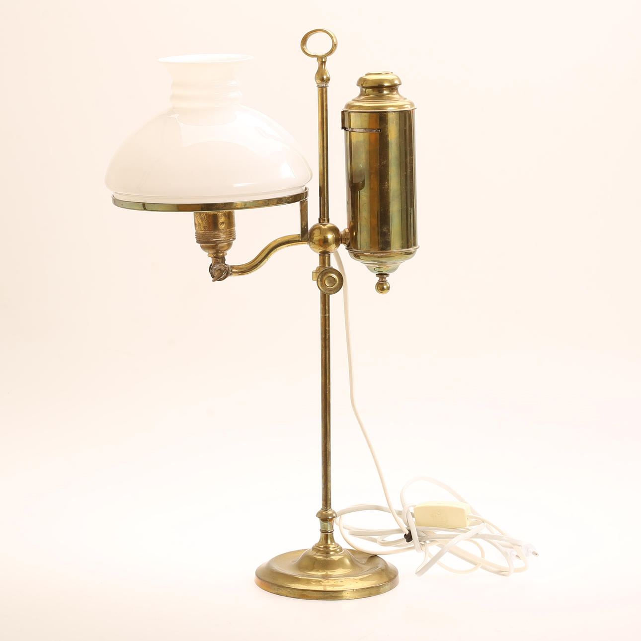 A brass table lamp, 20th century.