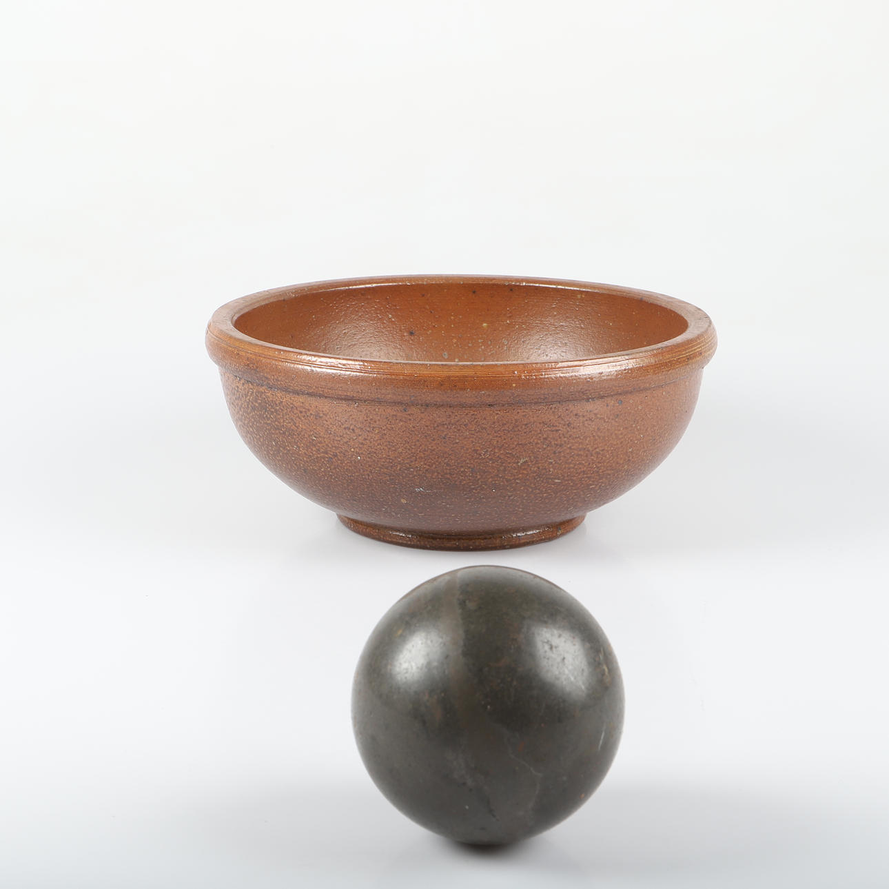 MUSTARD BOWL WITH BALL, Raus.