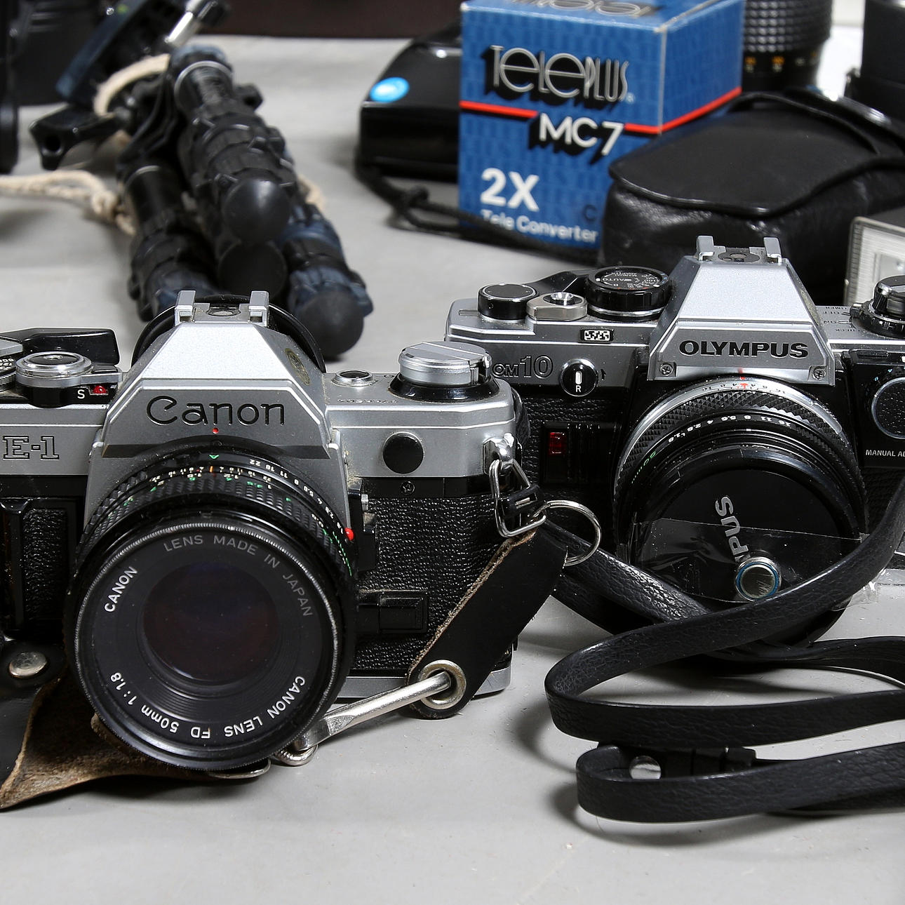 KAMEROR och UTRUSTNING, bl.a. Canon, Olympus, 1900-talets andra hälft.