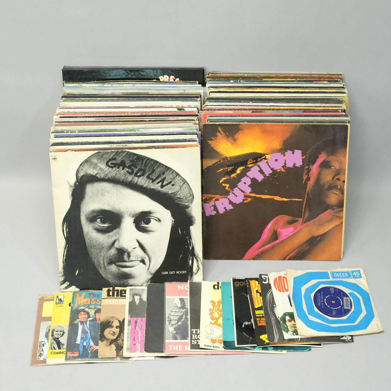 VINYLPLADER, 101 LP OG 15 SINGLER.